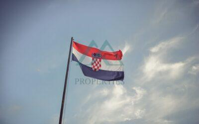 Which locations in Croatia by the sea are among the most expensive and cheapest